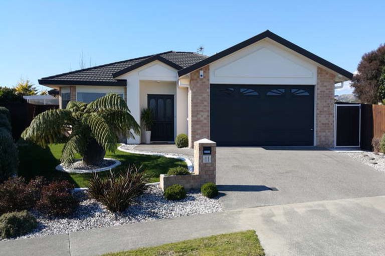 Photo of property in 11 Quadrant Heights, Paraparaumu, 5032