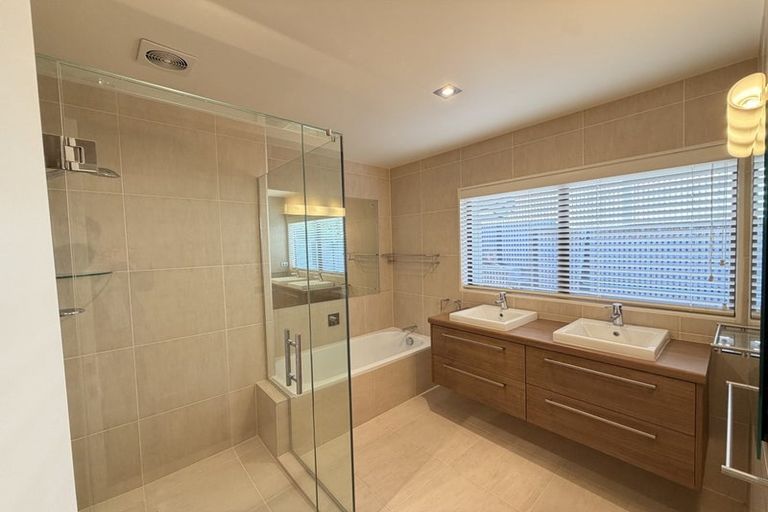 Photo of property in 24 Clovelly Road, Bucklands Beach, Auckland, 2012