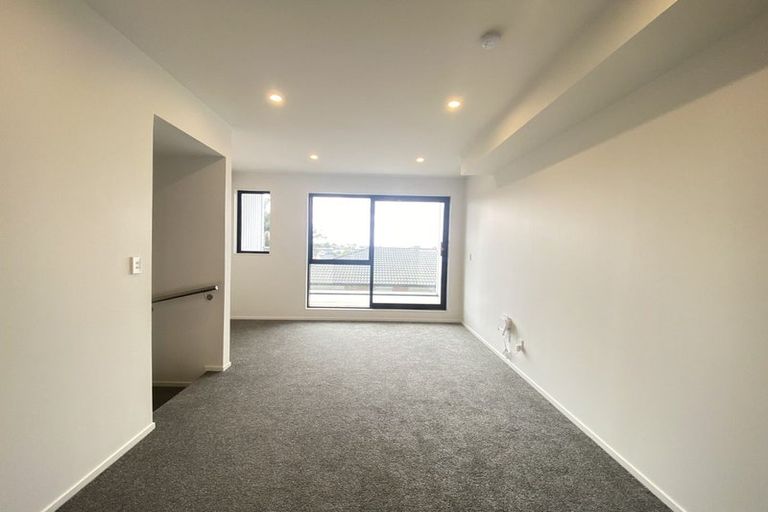 Photo of property in 7/113 Te Atatu Road, Te Atatu South, Auckland, 0610
