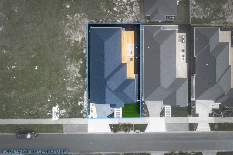 Photo of property in 12 Vinistra Road, Kumeu, 0810