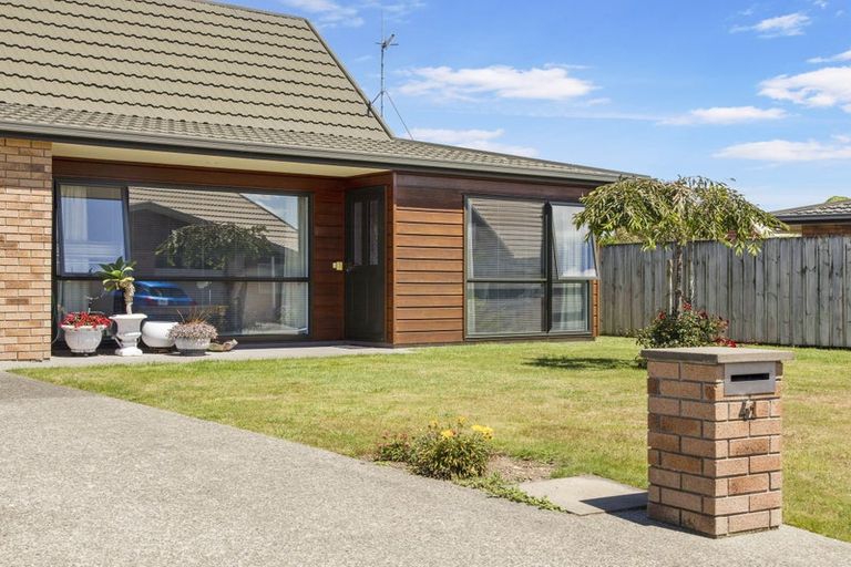 Photo of property in Rangeview Villas, 41/9 Fuller Close, Levin, 5510