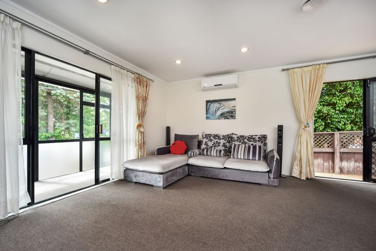 Photo of property in 2a Beazley Place, Glendene, Auckland, 0602