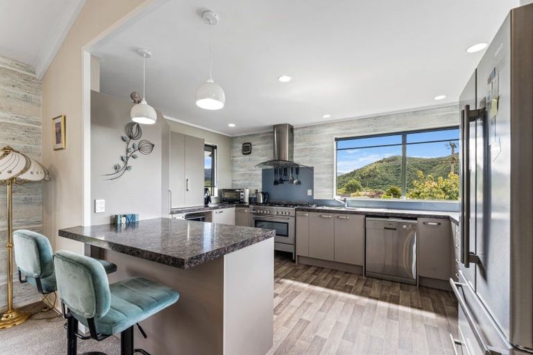 Photo of property in 60 Moana View Road, Waikawa, Picton, 7220