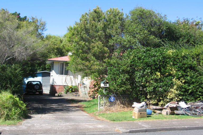 Photo of property in 126 Cobham Crescent, Kelston, Auckland, 0602