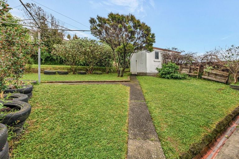 Photo of property in 42-44 Cheshire Street, Cannons Creek, Porirua, 5024