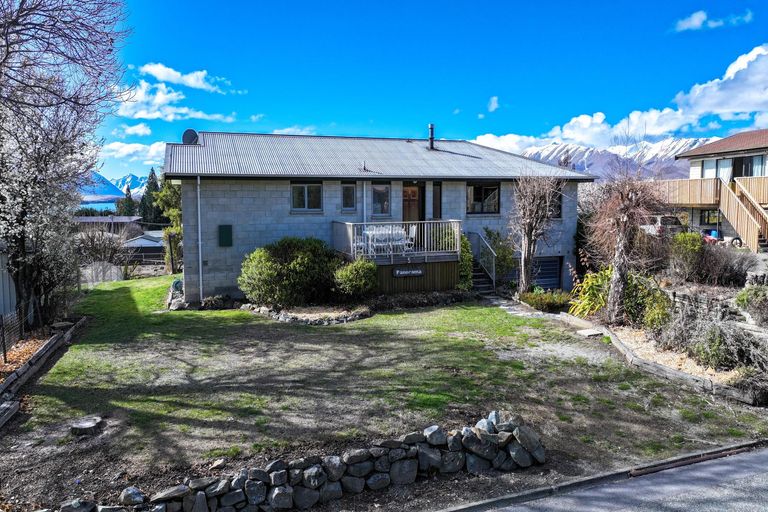 Photo of property in 5 Murray Place, Lake Tekapo, 7999