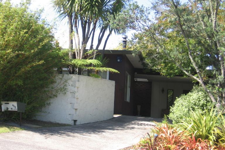 Photo of property in 96 Park Hill Road, Birkenhead, Auckland, 0626