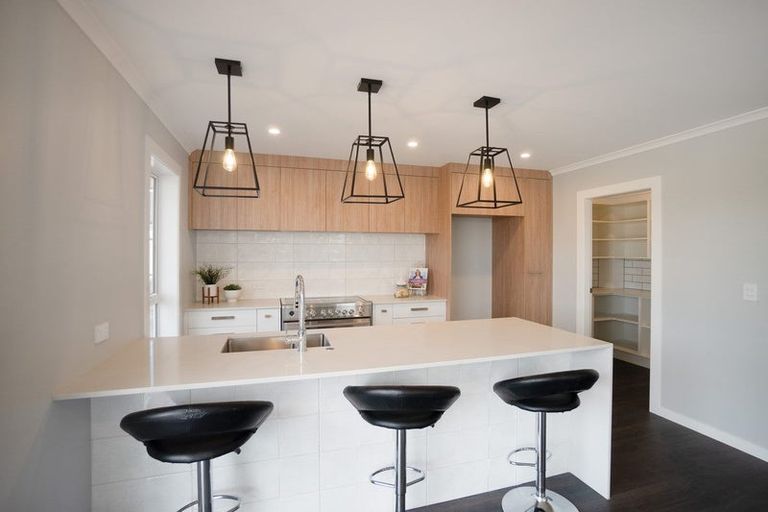 Photo of property in 44 Atlantic Drive, Fitzherbert, Palmerston North, 4410