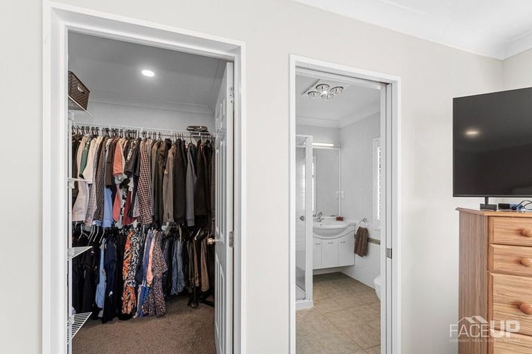 Photo of property in 57 Wiseley Road, West Harbour, Auckland, 0618