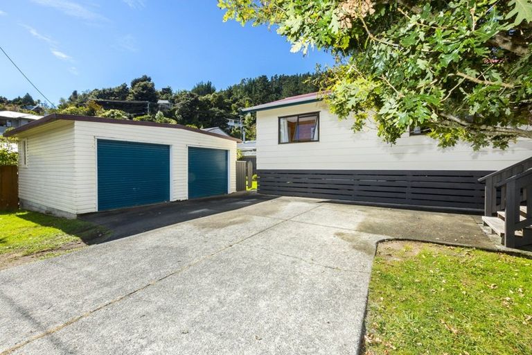 Photo of property in 17 Forest Road, Pinehaven, Upper Hutt, 5019