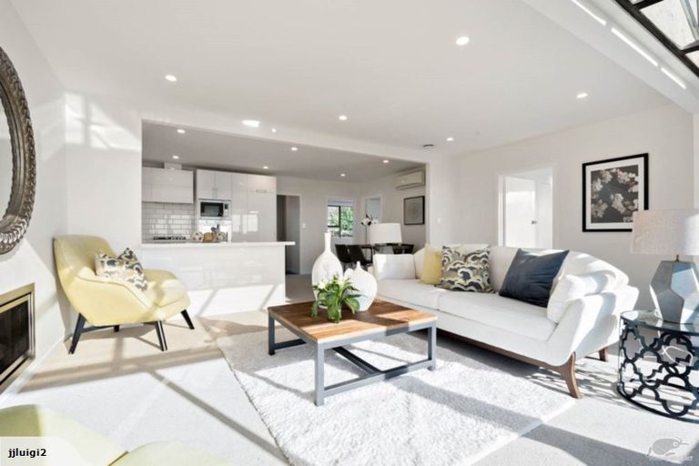 Photo of property in 1/31 Browns Bay Road, Browns Bay, Auckland, 0630