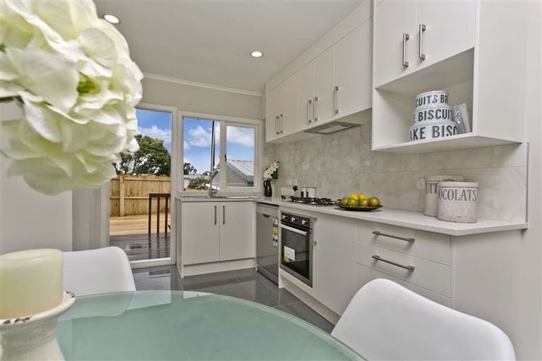 Photo of property in 24 Reid Road, New Lynn, Auckland, 0600