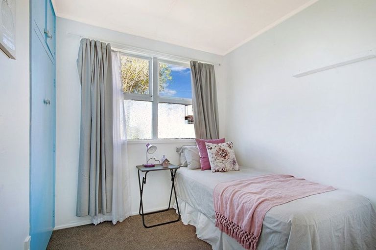 Photo of property in 33 Lincoln Park Avenue, Massey, Auckland, 0614