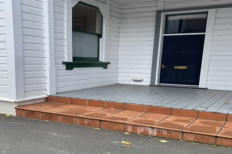 Photo of property in 1/12 Murphy Street, Thorndon, Wellington, 6011