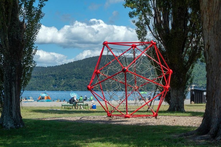 Photo of property in 10 Gibbs Place, Kinloch, Taupo, 3377