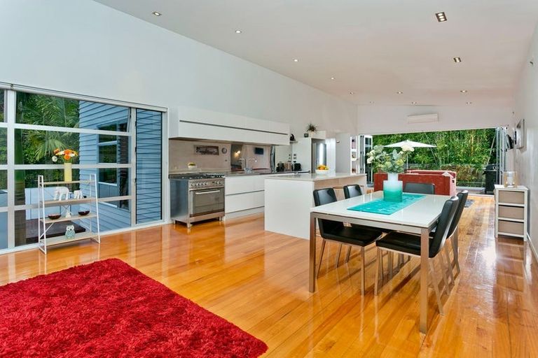 Photo of property in 16c Charmaine Road, Torbay, Auckland, 0630