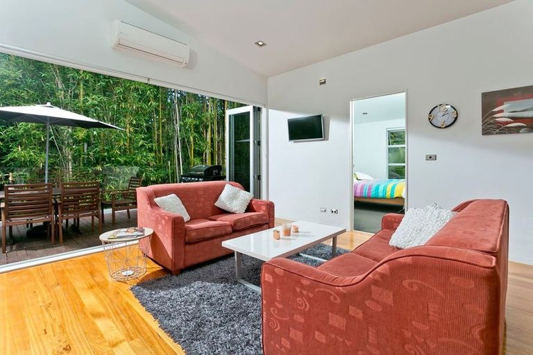 Photo of property in 16c Charmaine Road, Torbay, Auckland, 0630