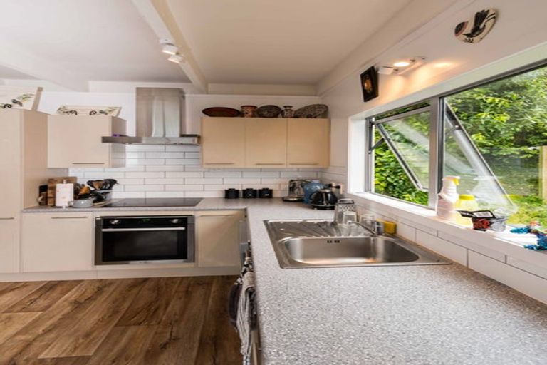 Photo of property in 2/194 Barnard Street, Wadestown, Wellington, 6012