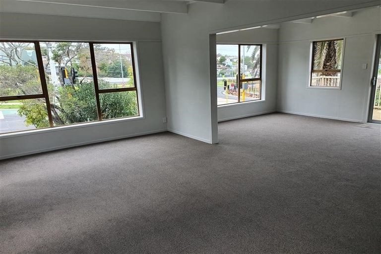 Photo of property in 54 Makora Road, Massey, Auckland, 0614