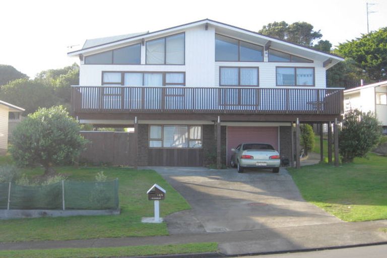 Photo of property in 106 Gloaming Hill, Titahi Bay, Porirua, 5022