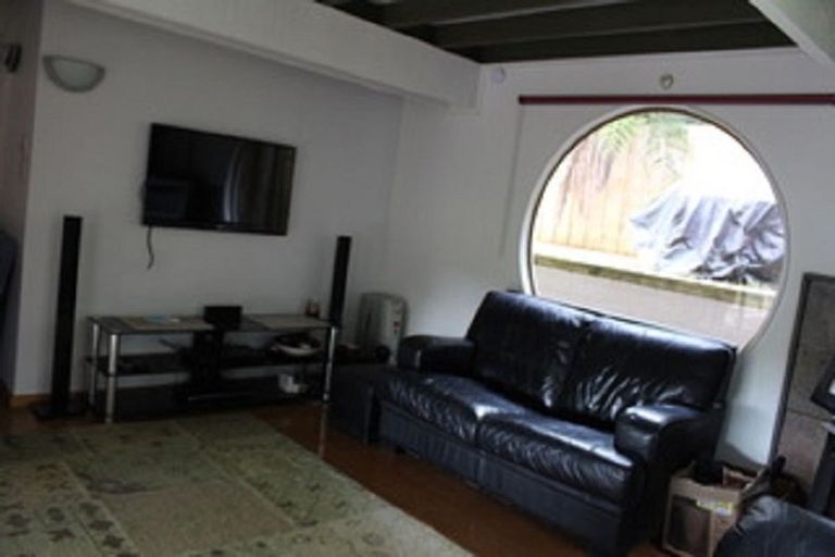 Photo of property in 2/31 King Richard Place, Browns Bay, Auckland, 0630