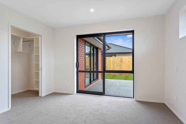 Photo of property in 33 Selfe Crescent, Burwood, Christchurch, 8083