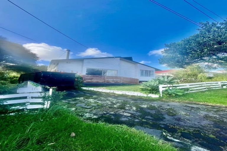 Photo of property in 15 Robert Burke Place, Henderson, Auckland, 0612