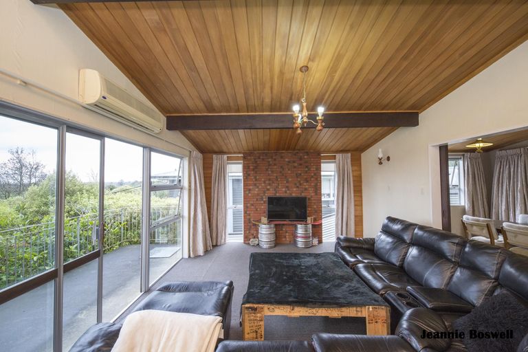 Photo of property in 417 Aokautere Drive, Aokautere, Palmerston North, 4471