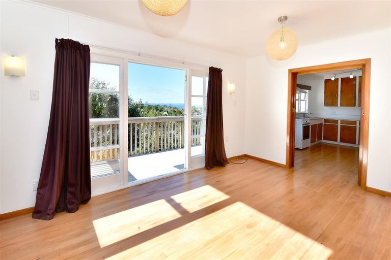 Photo of property in 12 Barker Rise, Northcross, Auckland, 0632
