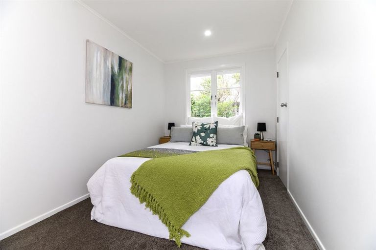 Photo of property in 30 Glen Marine Parade, Glendene, Auckland, 0602