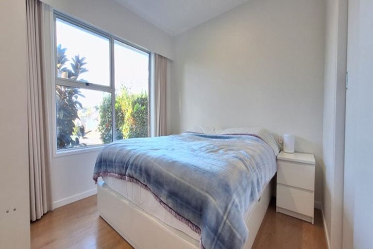Photo of property in 2/8 Phillipa Place, Browns Bay, Auckland, 0630