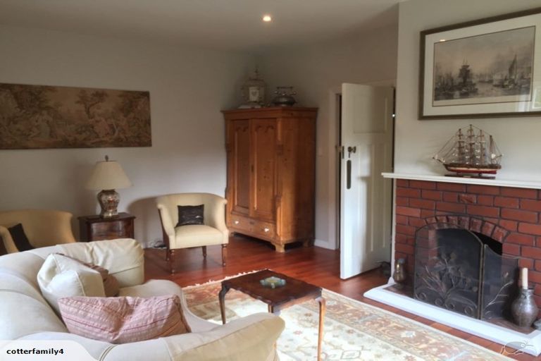 Photo of property in 10 Glen Road, Kelburn, Wellington, 6012