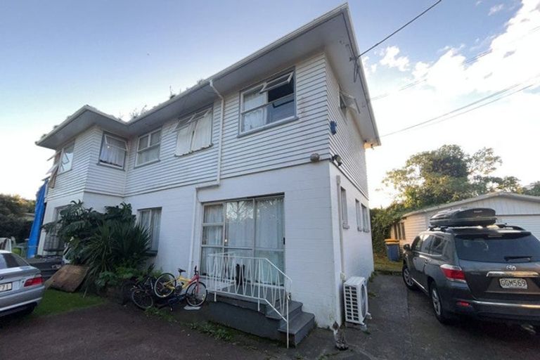 Photo of property in 5 Taupo Street, Green Bay, Auckland, 0604
