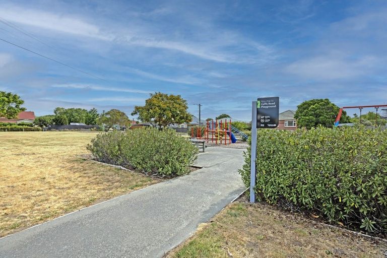 Photo of property in 15 Cuffs Road, Wainoni, Christchurch, 8061