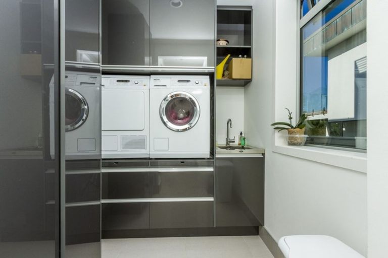 Photo of property in 31 Beach Road, Castor Bay, Auckland, 0620