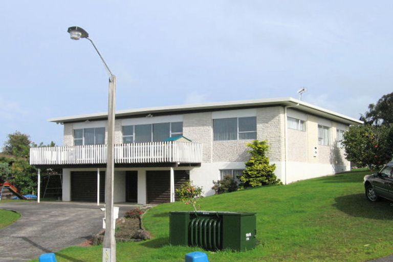 Photo of property in 4 Birdie Place, Red Beach, 0932