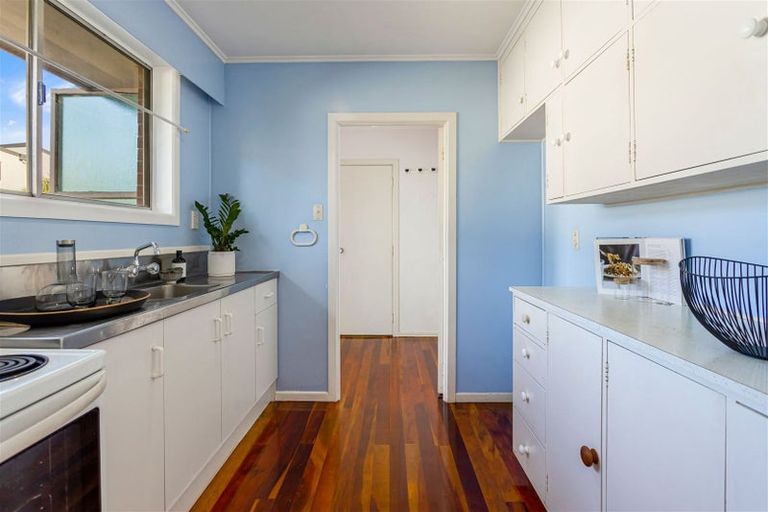 Photo of property in 2/61 Royal View Road, Te Atatu South, Auckland, 0610