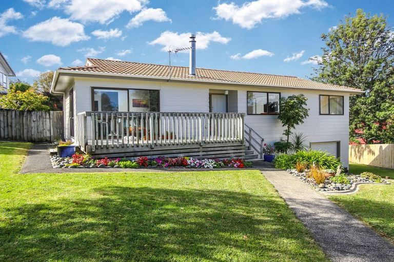 Photo of property in 15 Peterhouse Place, West Harbour, Auckland, 0618