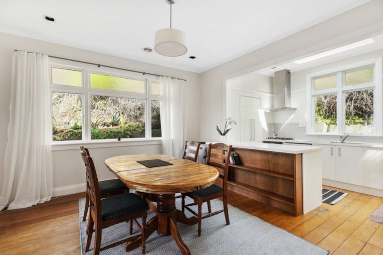 Photo of property in 27 Garden Road, Northland, Wellington, 6012