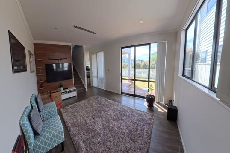 Photo of property in 11 Pihoihoi Place, Hobsonville, Auckland, 0616