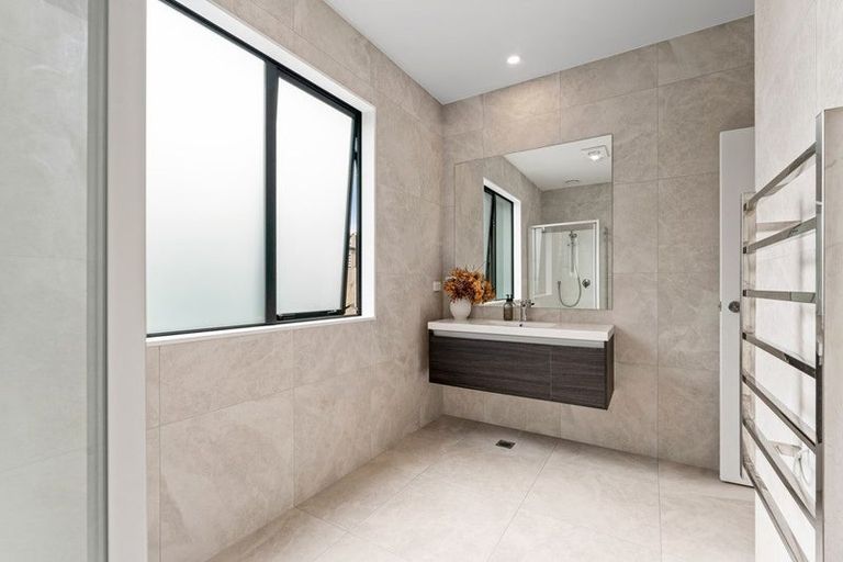 Photo of property in 30a Kukuwai Avenue, Red Beach, 0932