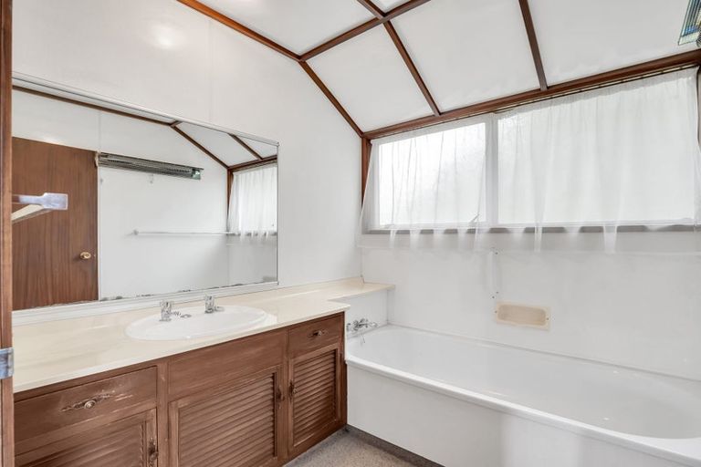 Photo of property in 33 Hewitts Road, Merivale, Christchurch, 8014