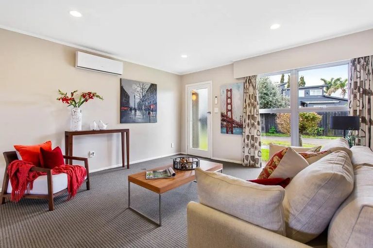 Photo of property in 9 Mckenzie Road, Mangere Bridge, Auckland, 2022