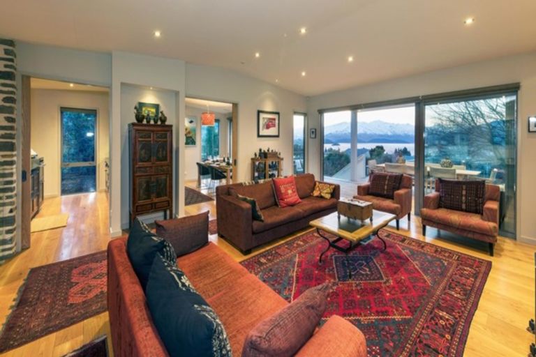 Photo of property in 28 Kennedy Crescent, Wanaka, 9305