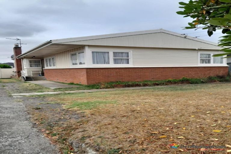 Photo of property in 7 Hallberry Road, Mangere East, Auckland, 2024