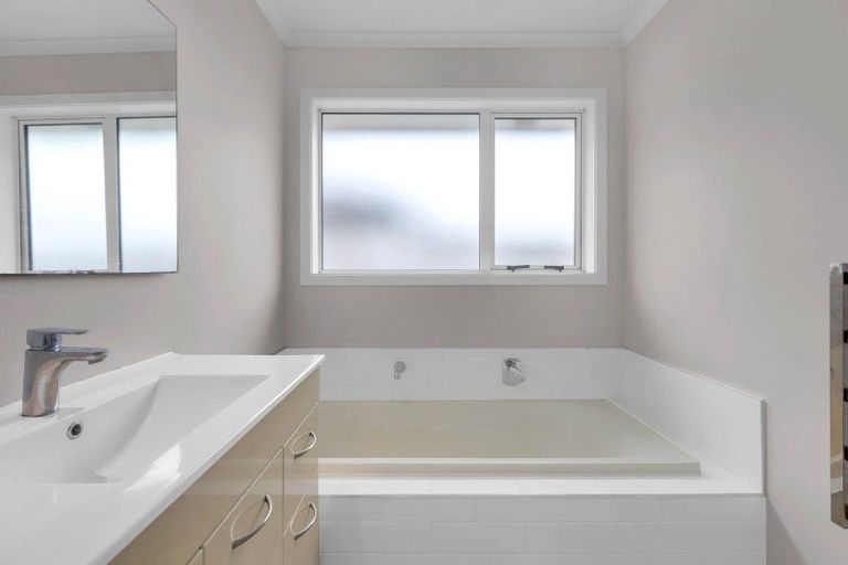 Photo of property in 17 Teatree Close, Huntington, Hamilton, 3210