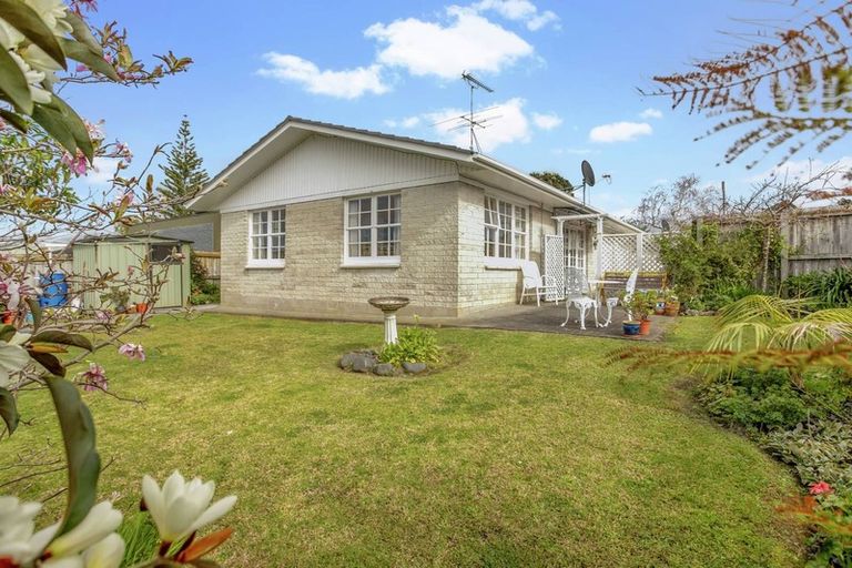 Photo of property in 2/8 Udys Road, Pakuranga, Auckland, 2010