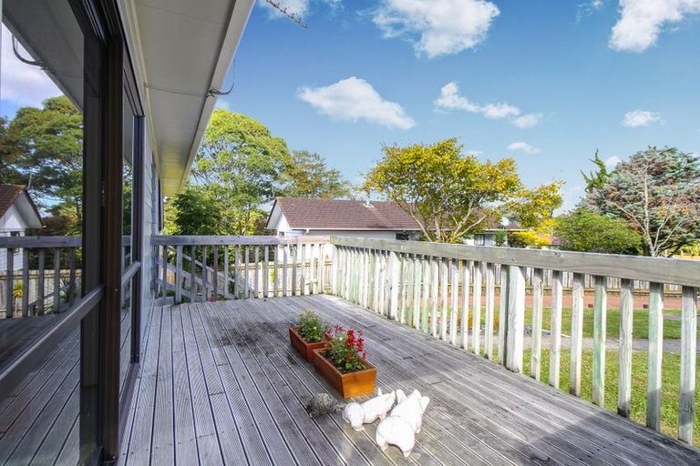 Photo of property in 15 Peterhouse Place, West Harbour, Auckland, 0618