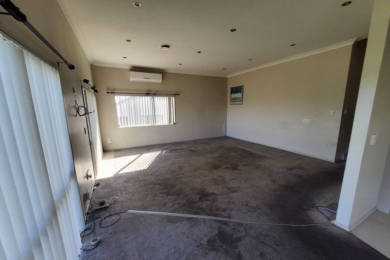 Photo of property in 20 Fairchild Avenue, Goodwood Heights, Auckland, 2105