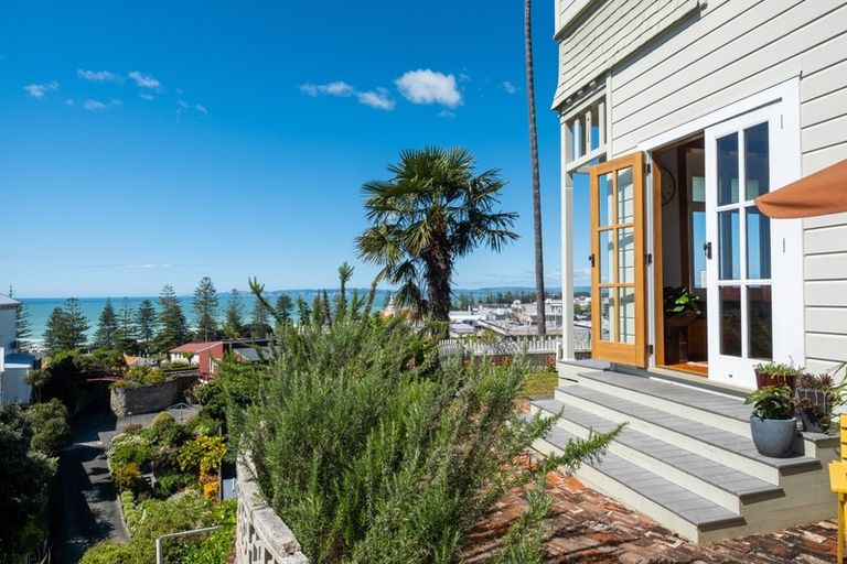 Photo of property in 16 Brewster Street, Bluff Hill, Napier, 4110